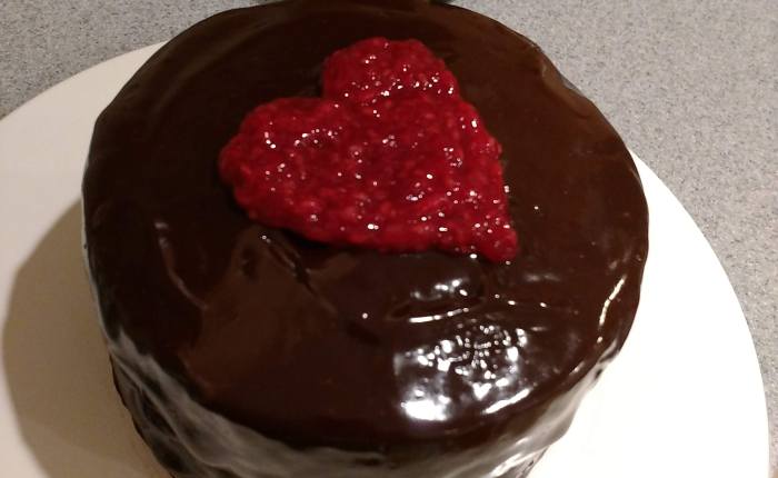 SIMPLE MINI CHOCOLATE GANACHE CAKE FOR VALENTINE’S DAY!!!